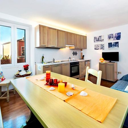 Havana - Apartment With Sea View Rovinj Exteriör bild