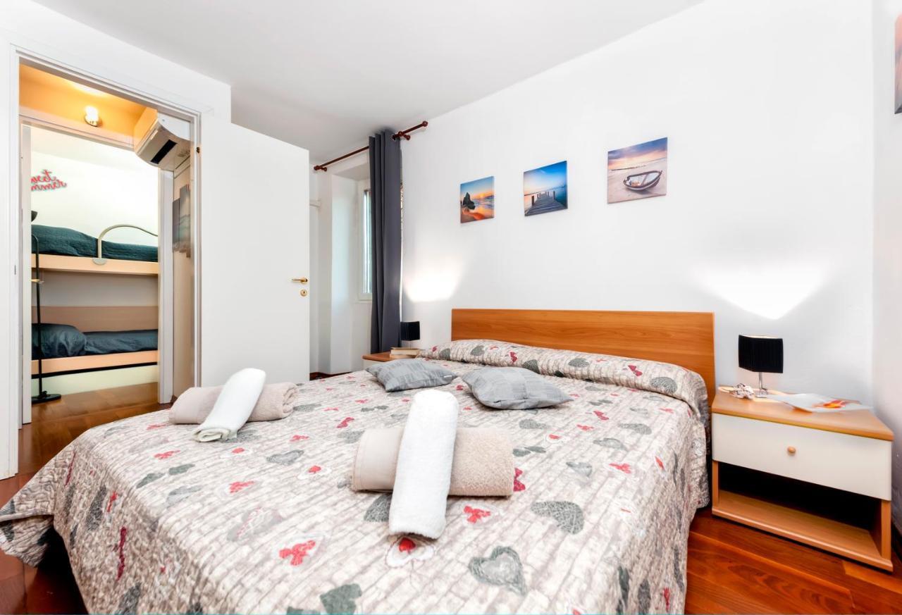 Havana - Apartment With Sea View Rovinj Exteriör bild