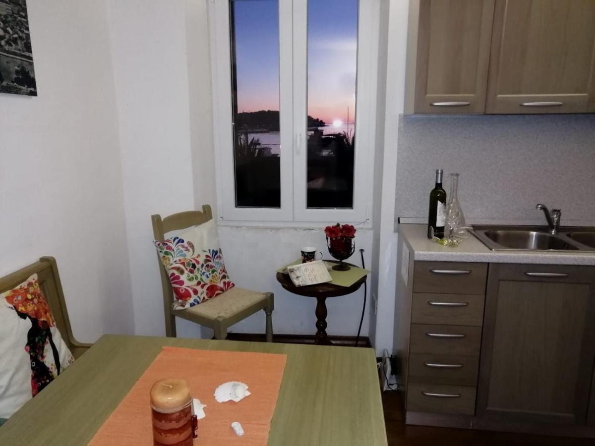 Havana - Apartment With Sea View Rovinj Exteriör bild
